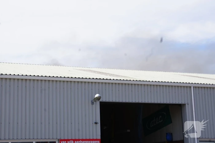 Veel rook bij brand in loods