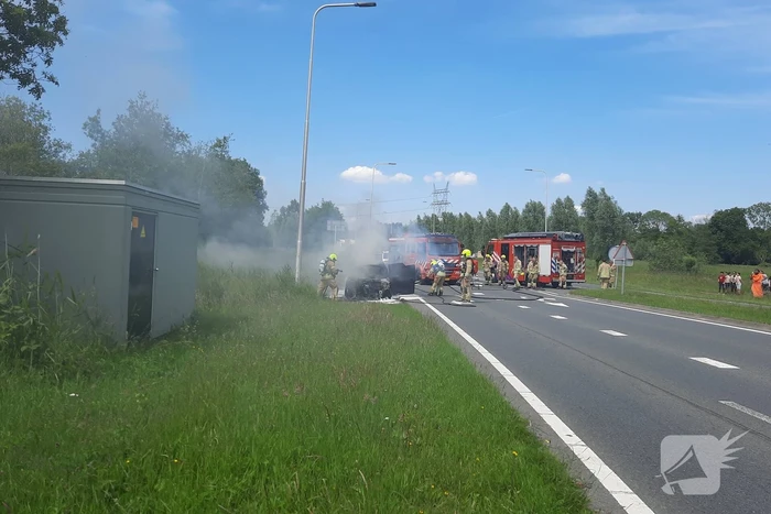 Flinke rookwolken bij brand in personenauto