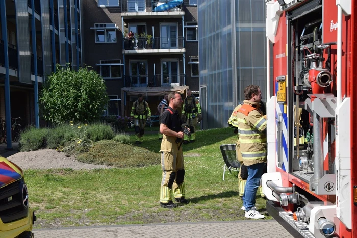 Persoon raakt gewond aan handen bij keukenbrand