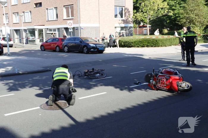 Scooterrijder en fietser gewond bij botsing