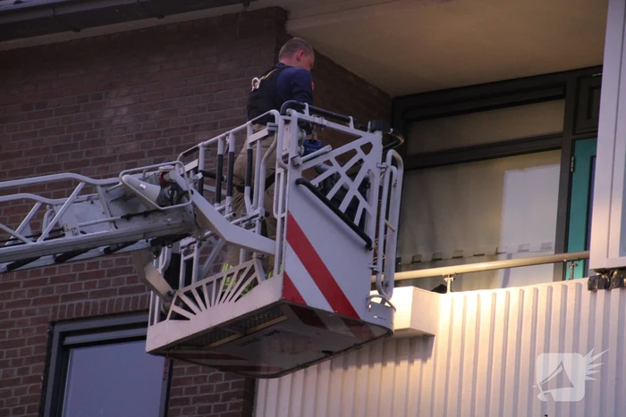 Bewoners buitengesloten, brandweer schiet te hulp