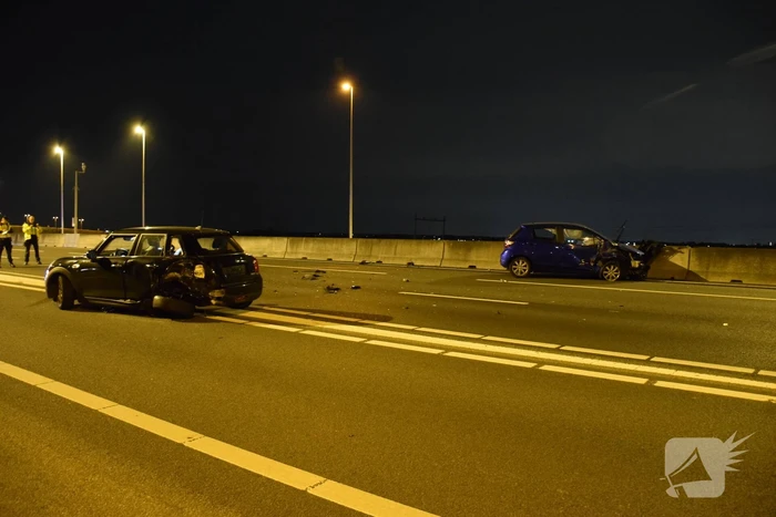 Automobilist botst op stilgevallen auto