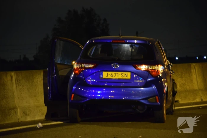 Automobilist botst op stilgevallen auto