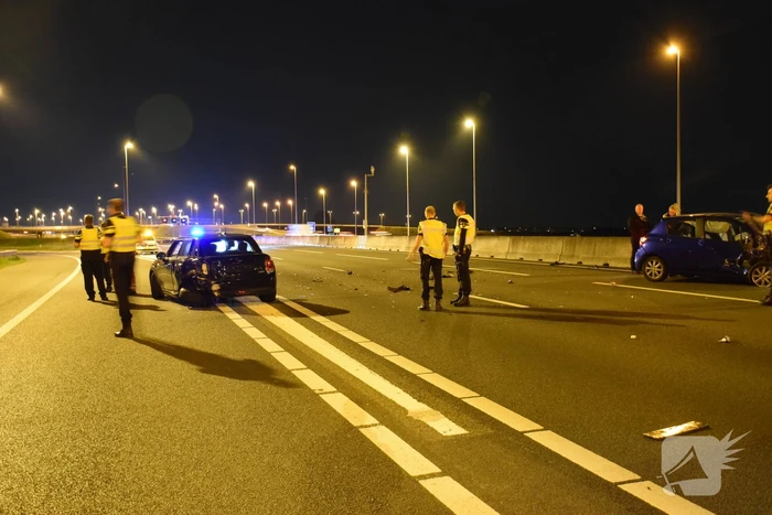 Automobilist botst op stilgevallen auto