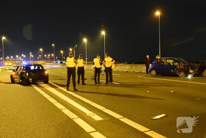 Automobilist botst op stilgevallen auto