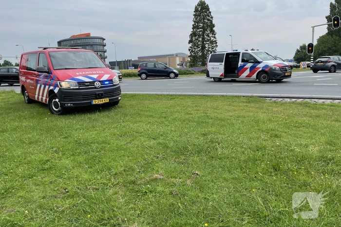 Twee auto's betrokken bij aanrijding op rotonde