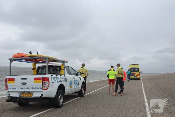 Hulpdiensten groots ingezet voor zwemmer