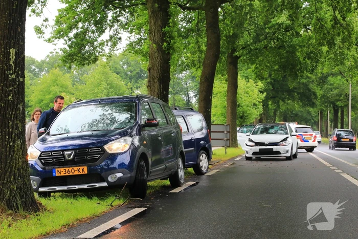 Drie personenwagens betrokken bij kop-staart botsing