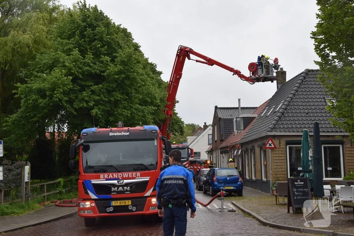 Brand in schoorsteen van woning