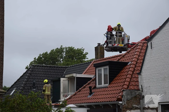 Brand in schoorsteen van woning