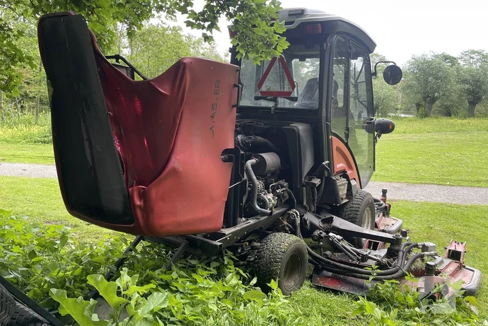 Grasmaaier vat vlam tijdens werkzaamheden