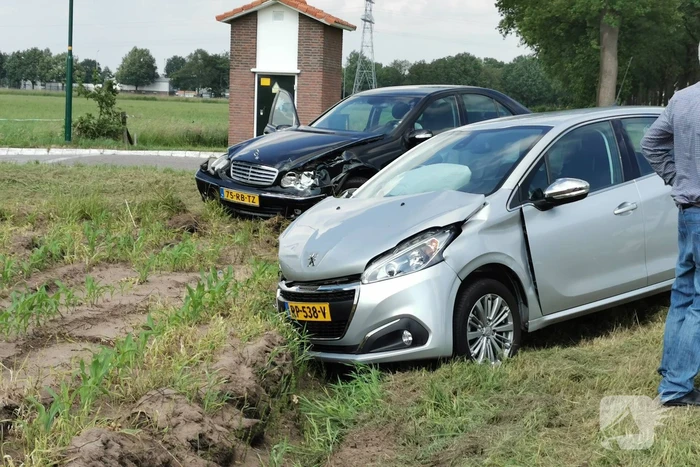 Auto's botsen op beruchte kruising