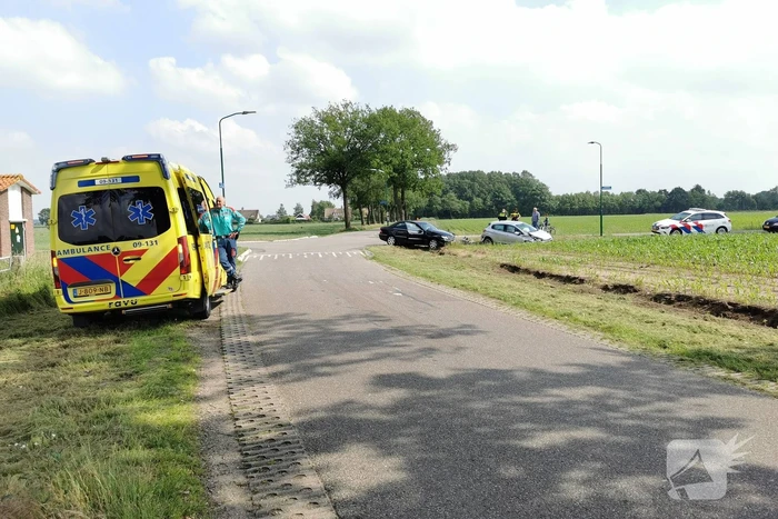 Auto's botsen op beruchte kruising