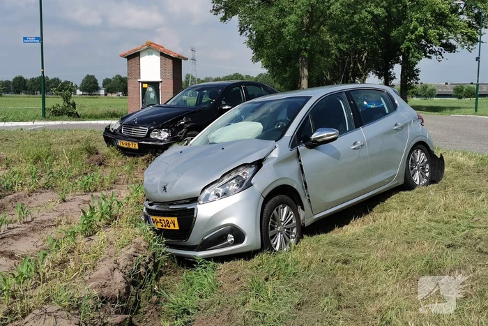 Auto's botsen op beruchte kruising