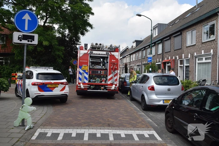 Bewoner blust brand in keuken