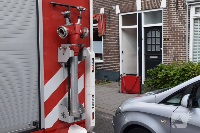 Bewoner blust brand in keuken
