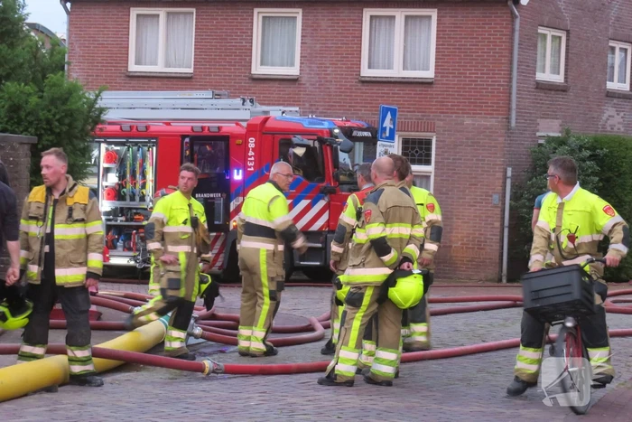 Grote uitslaande brand verwoest voormalige pastorie