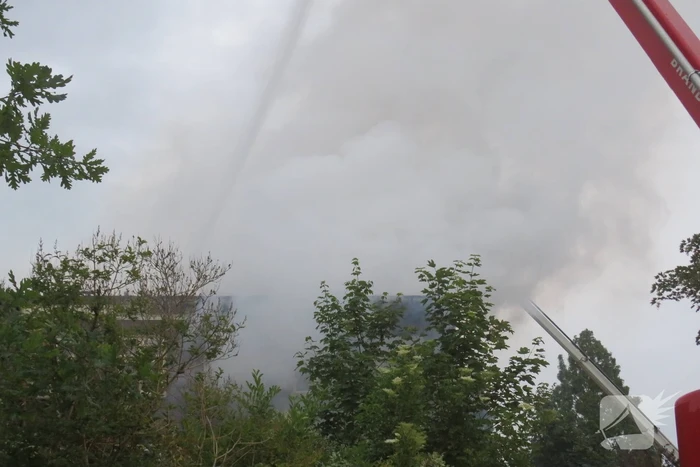 Grote uitslaande brand verwoest voormalige pastorie