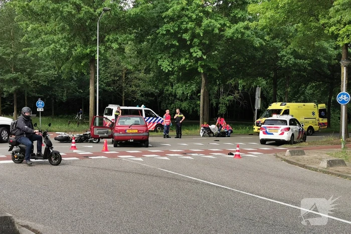 Motorrijder gewond bij botsing met auto