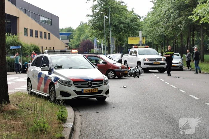 Motorrijder gewond bij botsing met auto