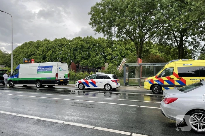 Twee voertuigen botsen op elkaar