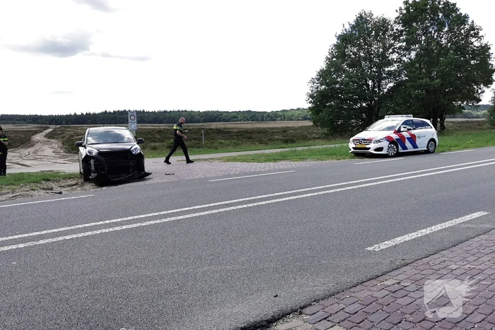 Schade bij aanrijding tussen twee auto's