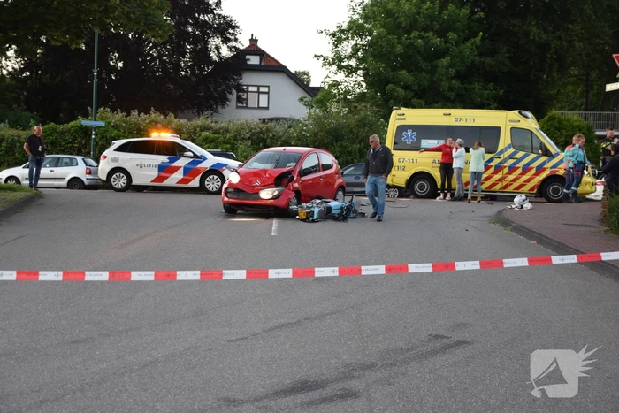 Bestuurder motorfiets zwaargewond bij botsing met auto