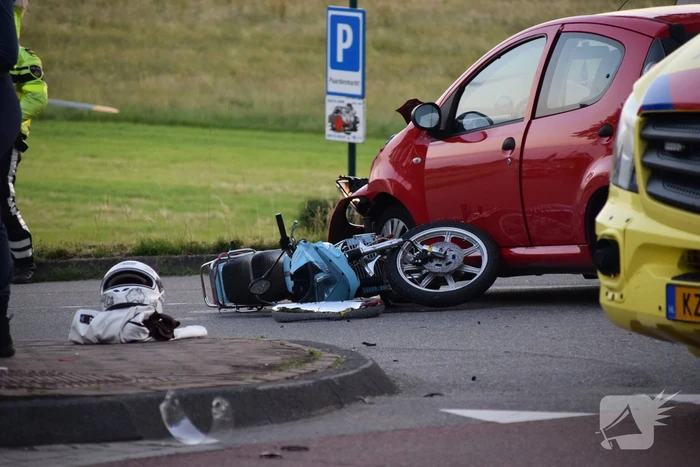Bestuurder motorfiets zwaargewond bij botsing met auto