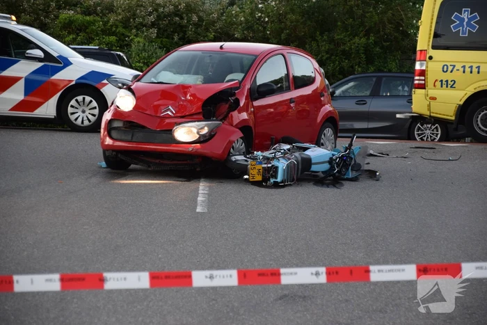 Bestuurder motorfiets zwaargewond bij botsing met auto