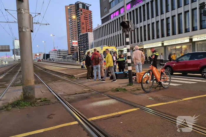 Motorrijder veroorzaakt ongeluk en rijdt ervandoor