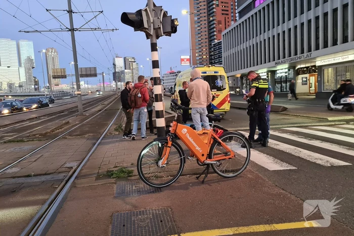 Motorrijder veroorzaakt ongeluk en rijdt ervandoor