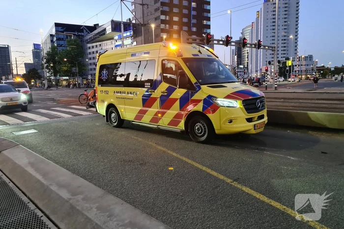Motorrijder veroorzaakt ongeluk en rijdt ervandoor