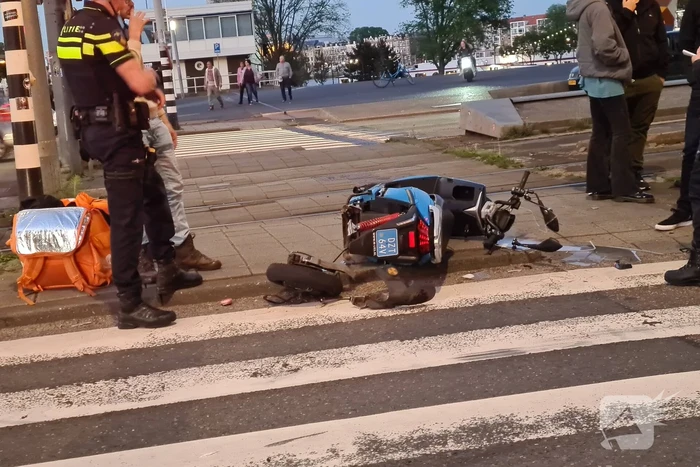 Motorrijder veroorzaakt ongeluk en rijdt ervandoor