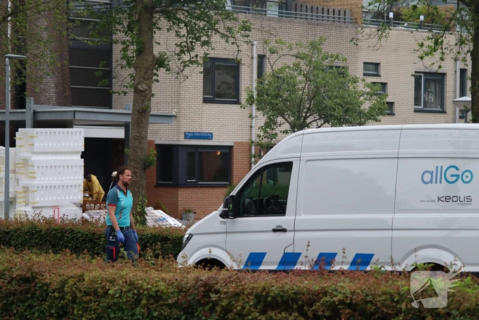 Jonge fietser belandt met fiets onder lijnbus