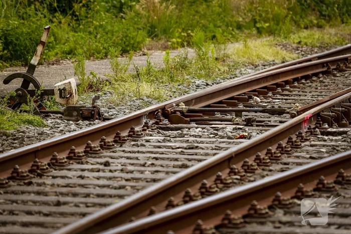 Lege goederentrein rijdt over beschadigd spoor Ponlijn
