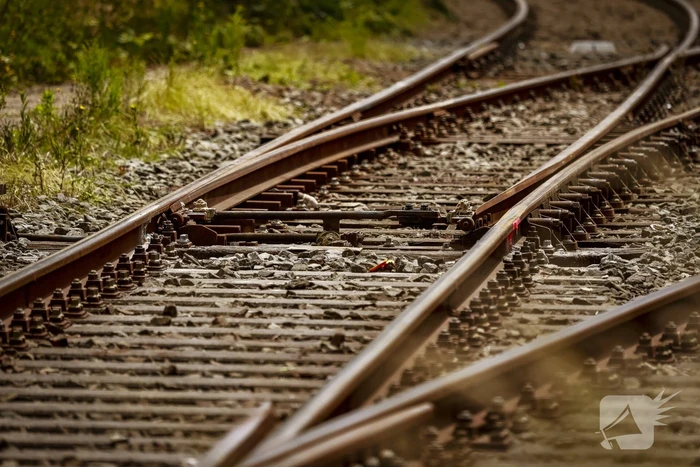 Lege goederentrein rijdt over beschadigd spoor Ponlijn