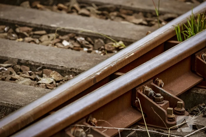 Lege goederentrein rijdt over beschadigd spoor Ponlijn