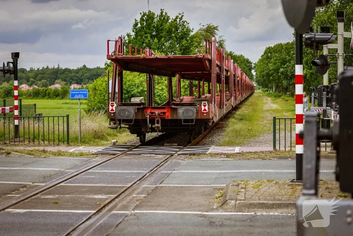 Lege goederentrein rijdt over beschadigd spoor Ponlijn