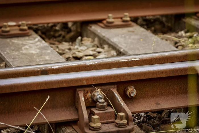 Lege goederentrein rijdt over beschadigd spoor Ponlijn