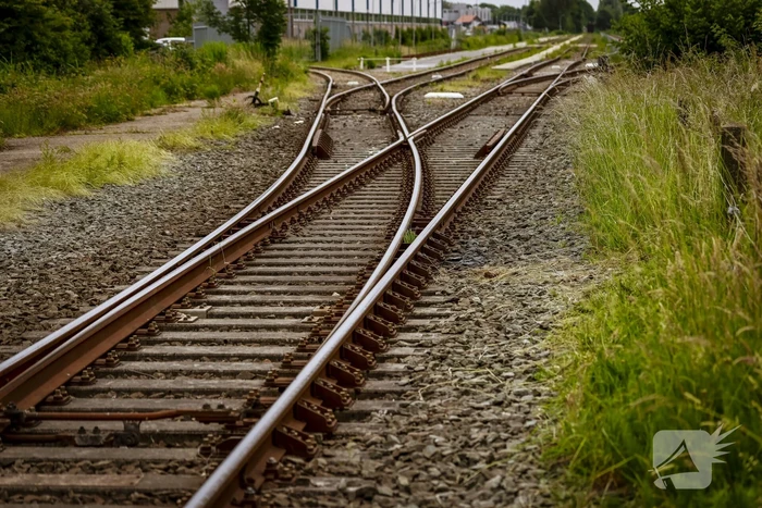 Lege goederentrein rijdt over beschadigd spoor Ponlijn