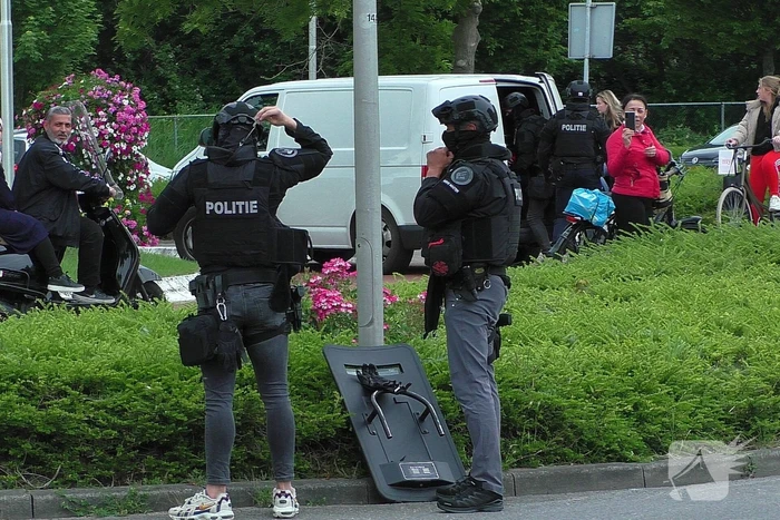 Straat afgezet na melding schietpartij