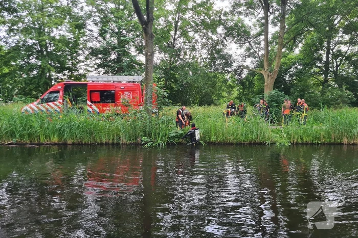 Zoekactie na gevonden fiets aan waterkant