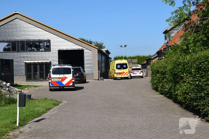 Persoon ernstig gewond na val van dak