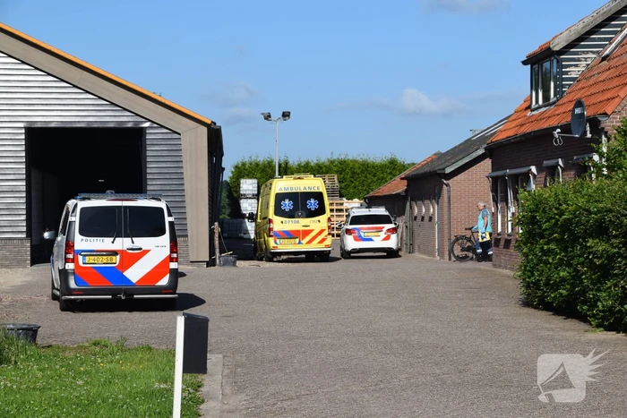 Persoon ernstig gewond na val van dak