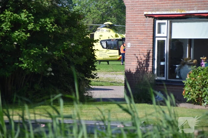 Persoon ernstig gewond na val van dak