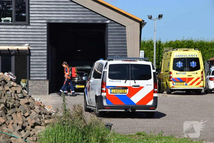 Persoon ernstig gewond na val van dak