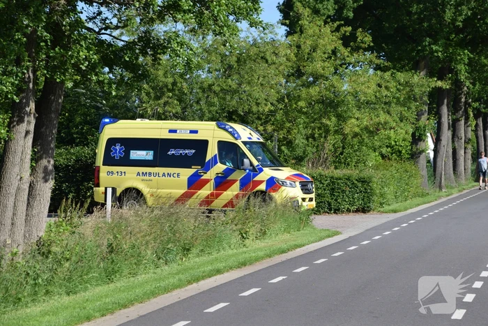 Persoon ernstig gewond na val van dak