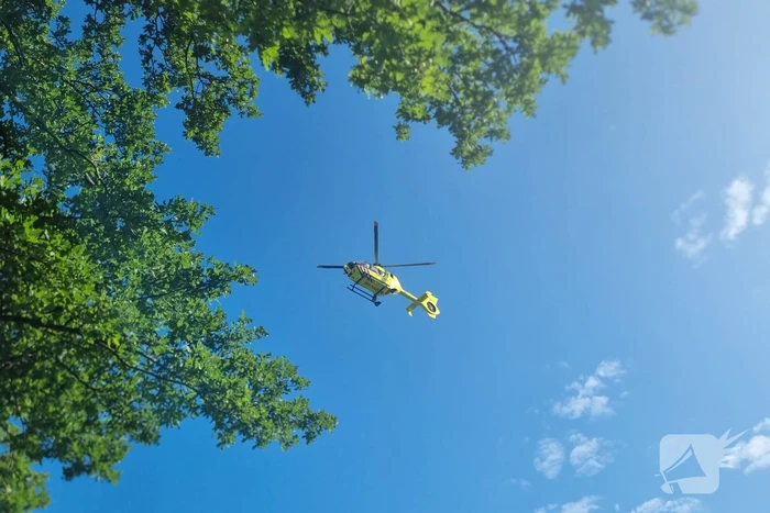 Persoon ernstig gewond na val van dak
