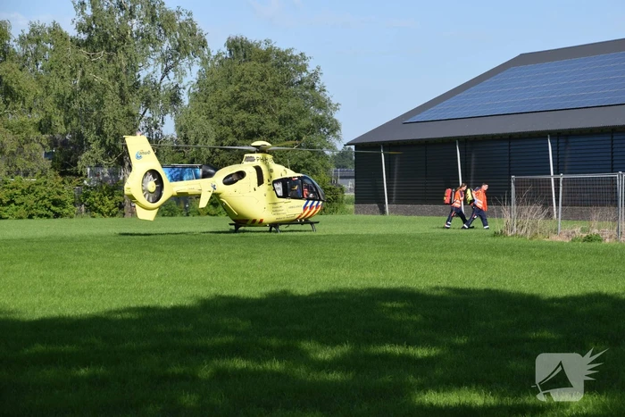 Persoon ernstig gewond na val van dak