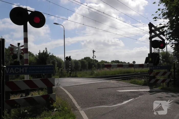 Gevaarlijke situatie door defecte spoorwegovergang